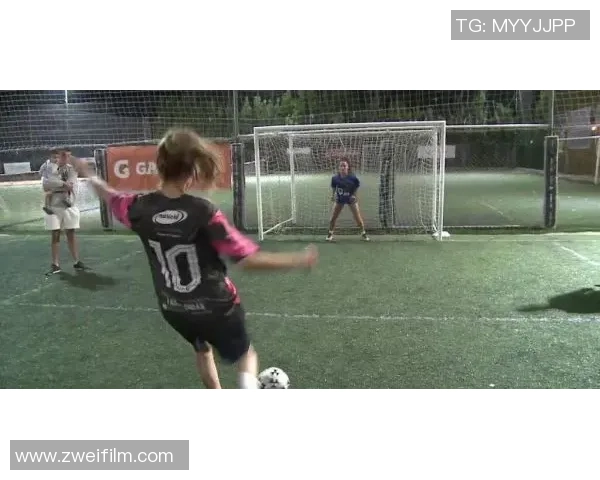 儿童足球球星专用手套助力小球员提升技能与比赛表现 儿童足球球星专用手套助力小球员提升技能与比赛表现